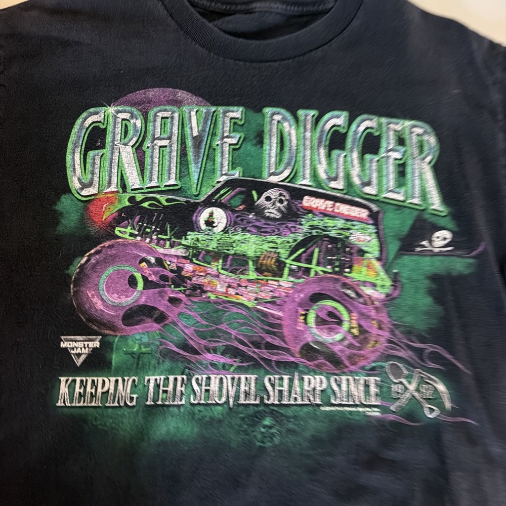 Monster Jam Grave Digger "Keeping The Shovel Sharp Since 1982" T-Shirt Medium